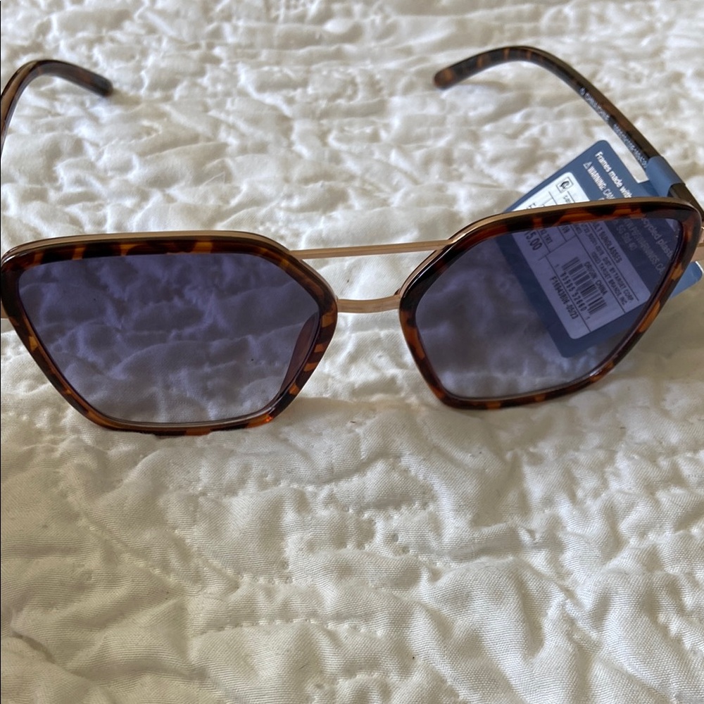 Tortoise Shell Sunglasses - Picture 5 of 6